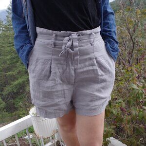 !00% Linen Ladies Shorts By Artisan NY Size 10